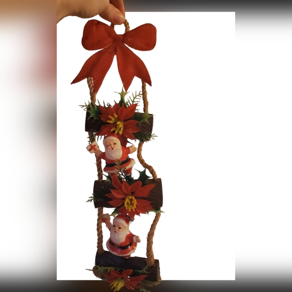Vintage hanging plastic santas on wooden logs - Picture 2 of 3